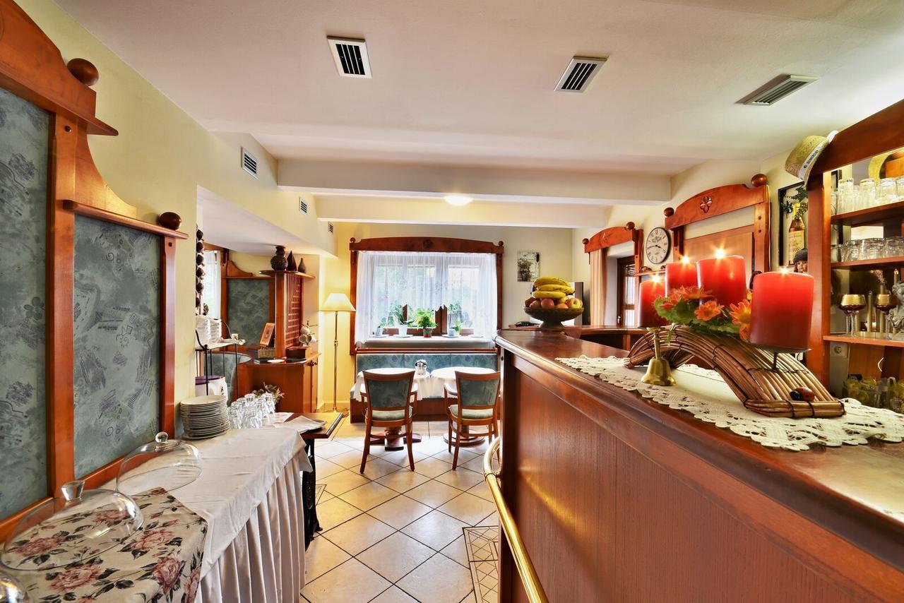 Hotel Villa Conti Pisek  Exterior photo